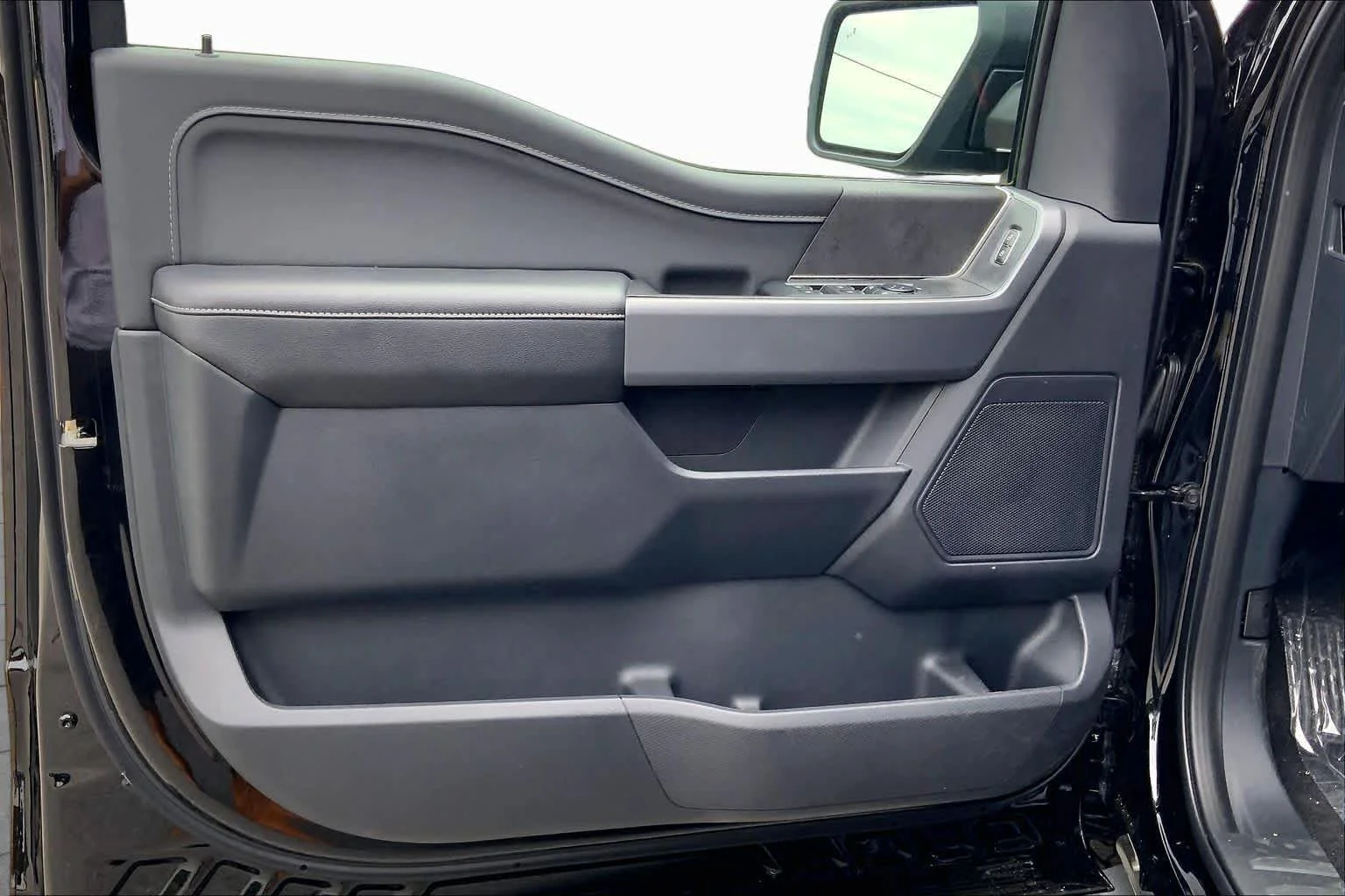 New 2026 Agate Black Metallic Ford XLT image 11