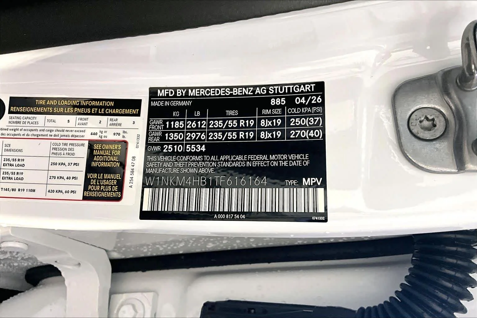 New 2026 MANUFAKTUR Moonlight White Metallic Mercedes-Benz GLC 300 image 12