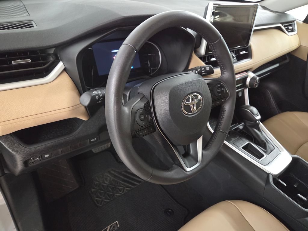 Used 2025 Beige Toyota XLE Premium image 19