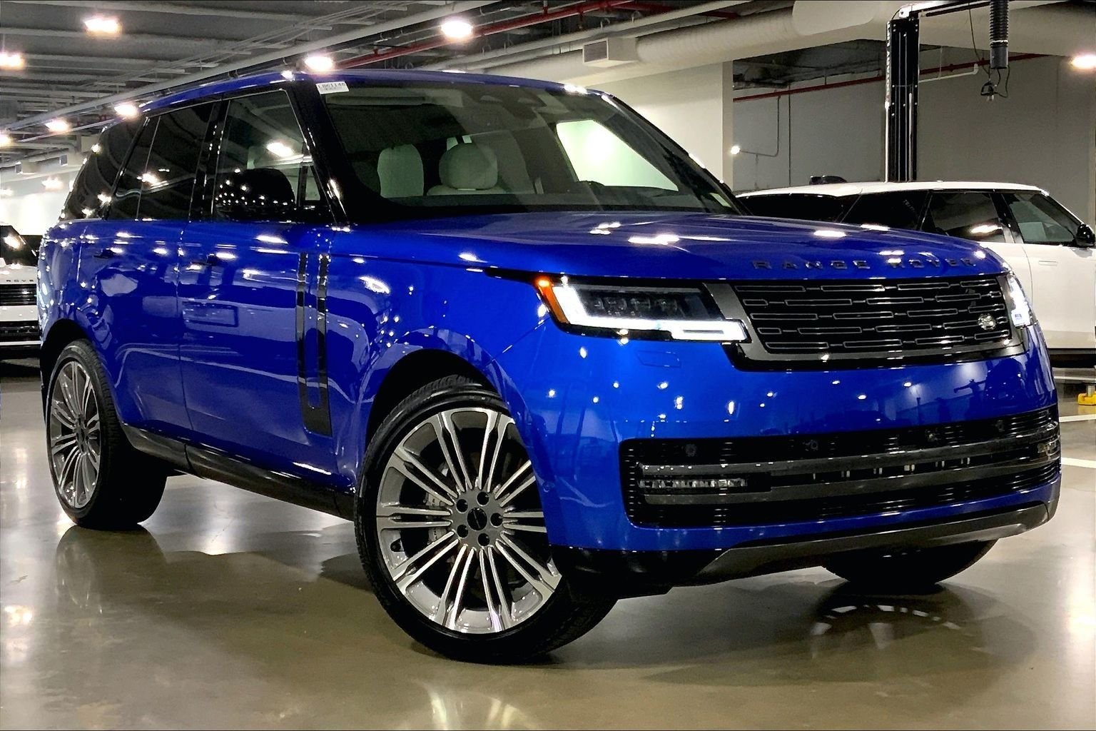 New 2026 Velocity Blue Land Rover SE image 2