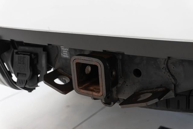 Used 2019 White Nissan Platinum image 16
