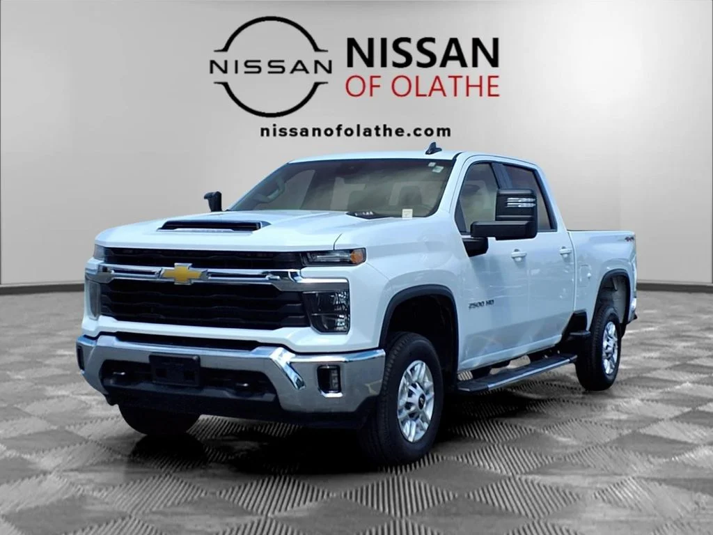 2025 Chevrolet Silverado HD LT 4WD Crew Cab Standard Box's photo