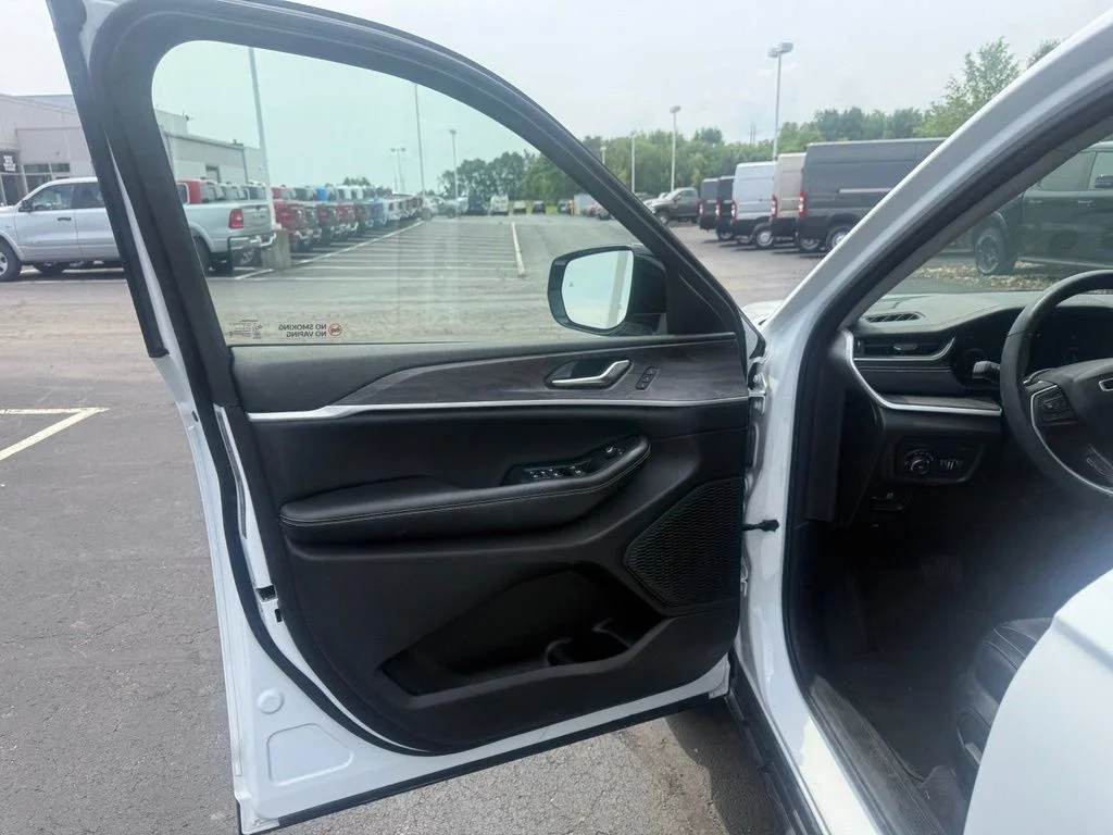 Used 2023 White Jeep Limited image 11