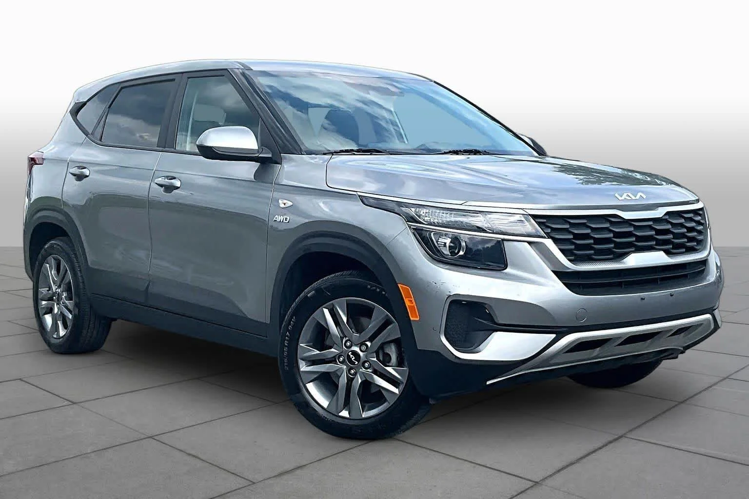 Pre-Owned 2023 Kia Seltos LX