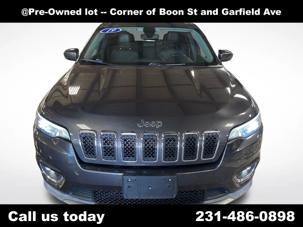 Used 2019 Gray Jeep Limited image 8