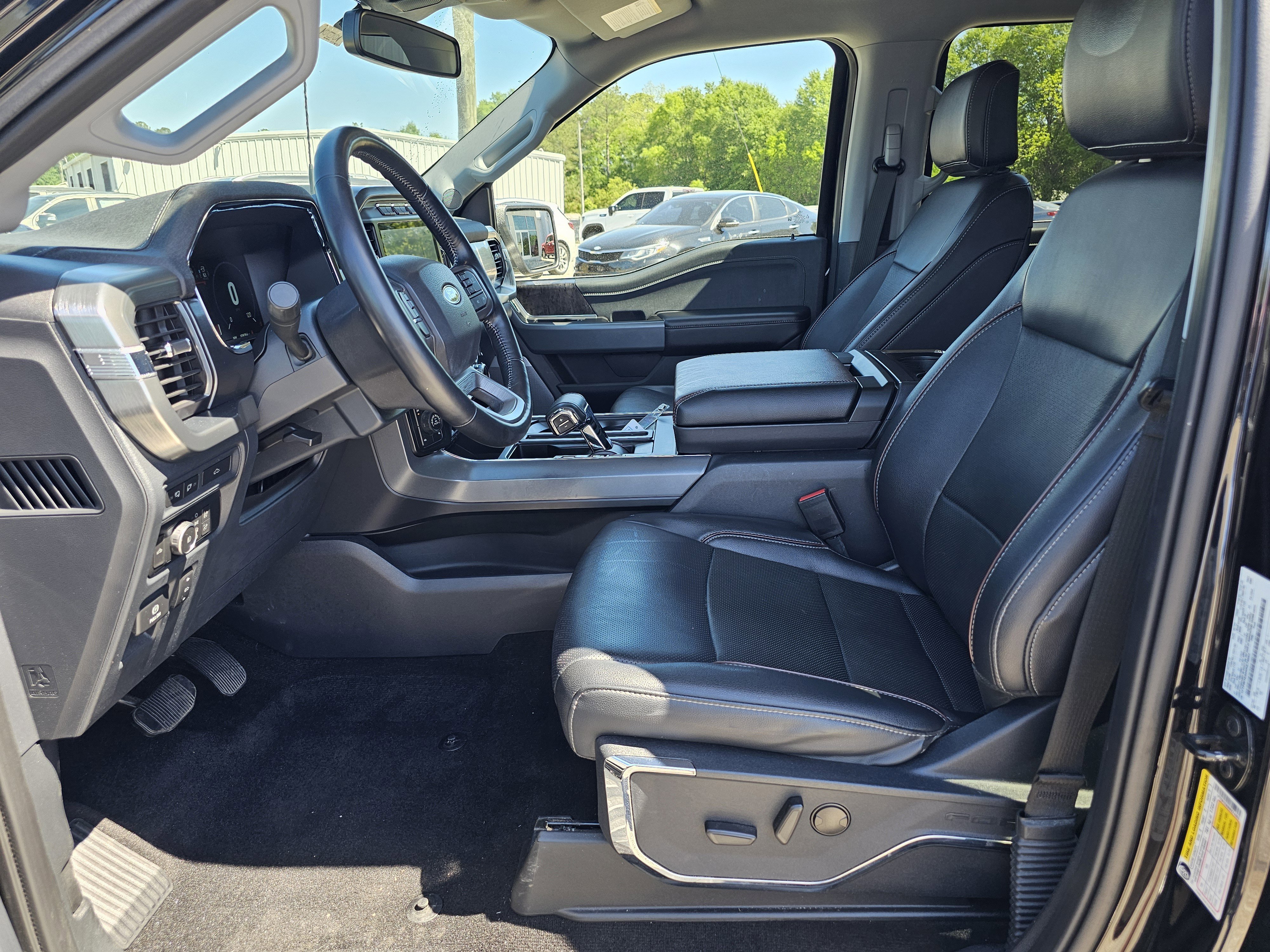Used 2022 Agate Black Metallic Ford LARIAT image 17