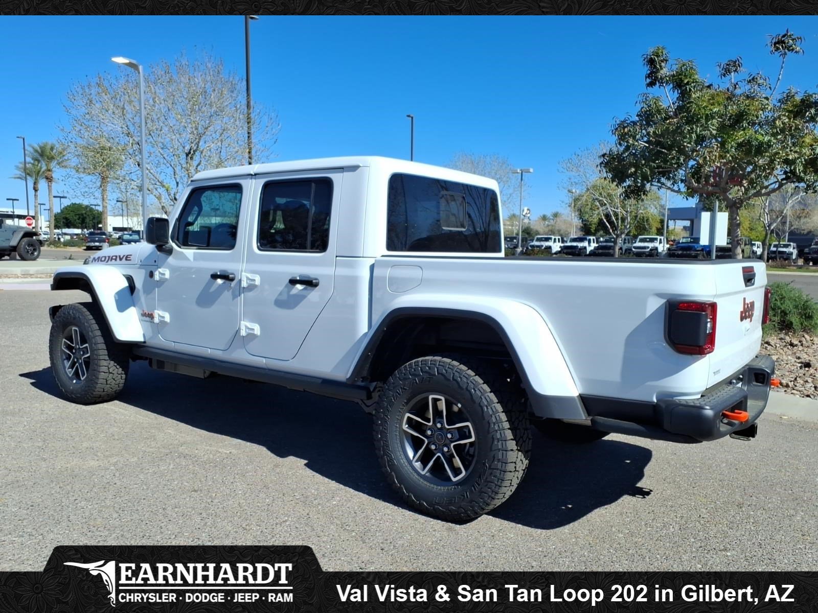 New 2026 Bright White Clear-Coat Exterior Paint Jeep Mojave X image 4