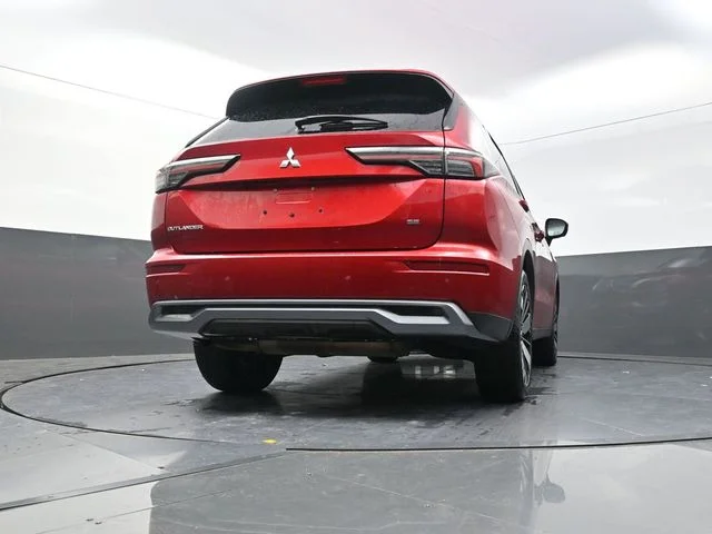 Used 2025  Mitsubishi SE image 37