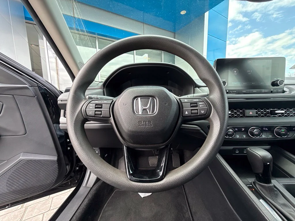 Used 2025 Black Honda SE image 18