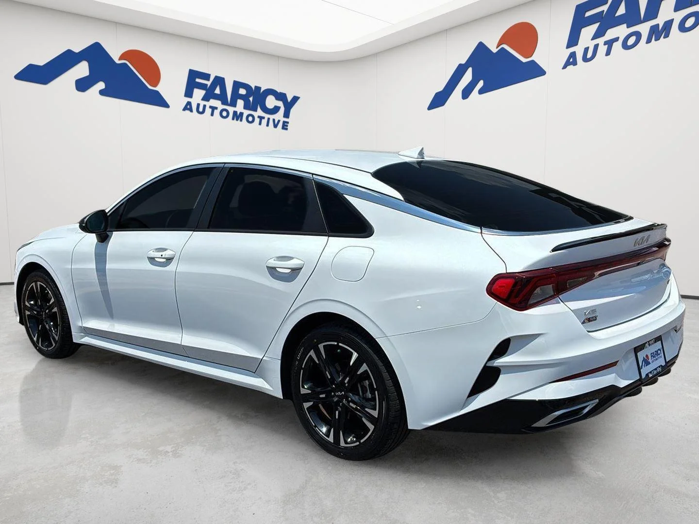 Used 2024 Glacial White Pearl Kia GT-Line image 9