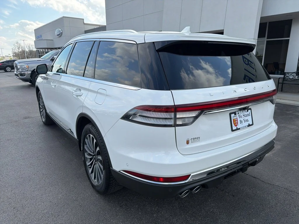 Used 2023 Pristine White Lincoln Reserve image 3