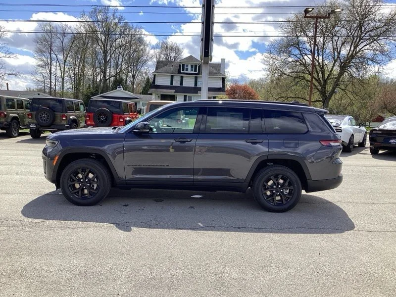 New 2026 Baltic Gray Metallic Clear-Coat Exterior Paint Jeep Altitude image 4