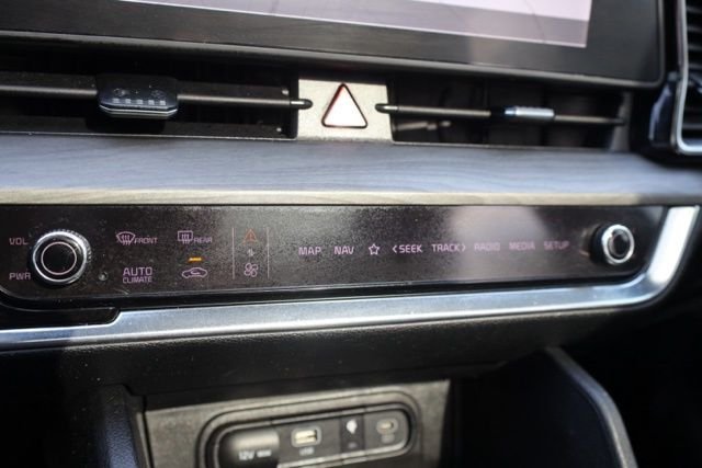 Used 2024 Green Kia X-Line image 29