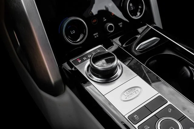 Used 2019 White Land Rover 5.0L V8 Supercharged image 32