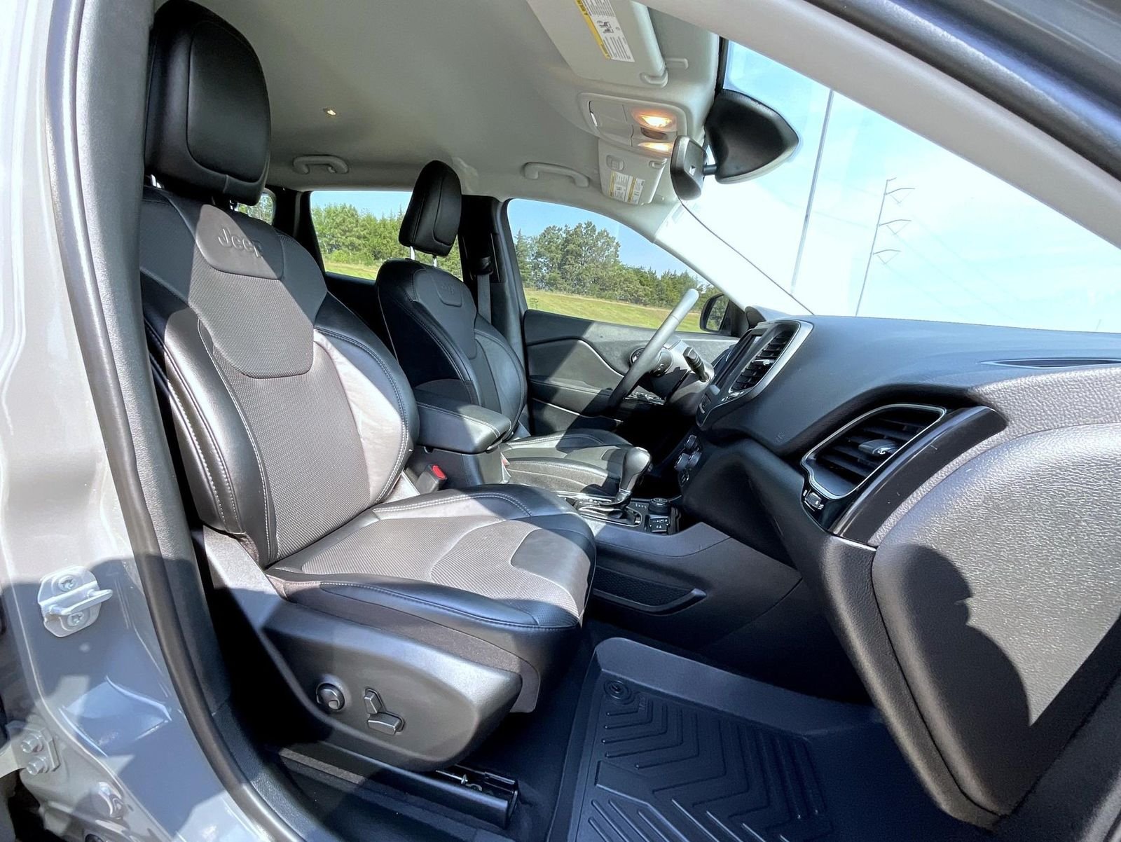 Used 2023 Gray Jeep Altitude image 16