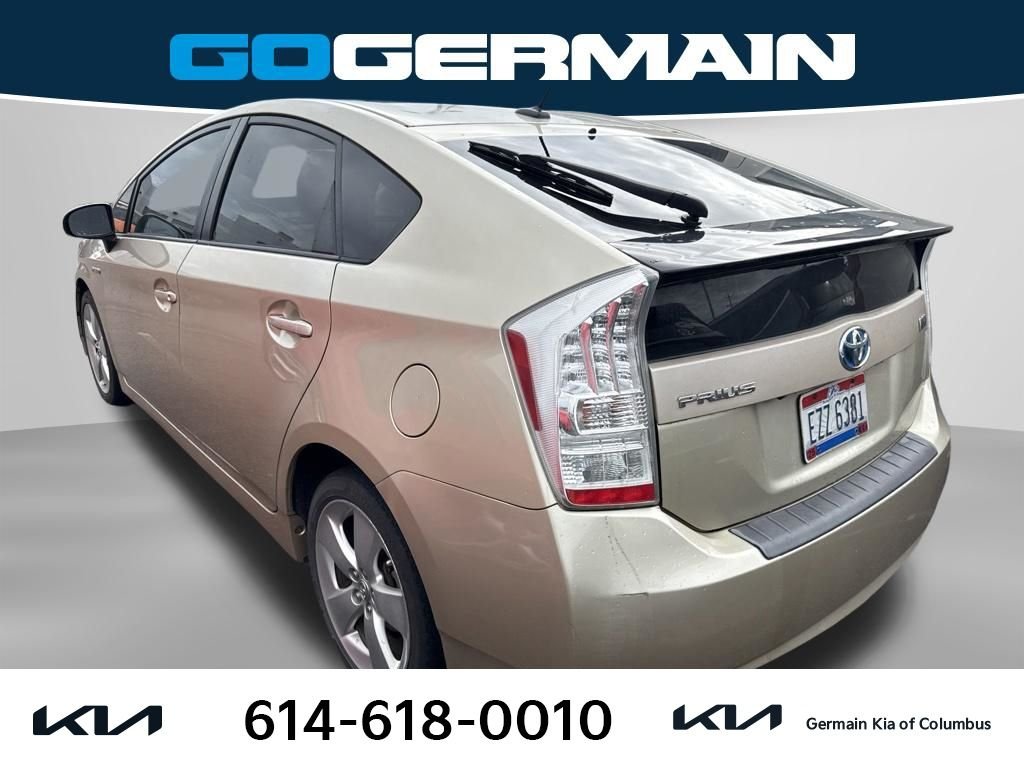 Used 2010  Toyota V image 2