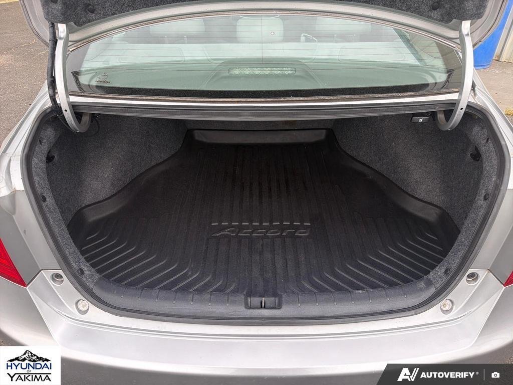 Used 2014 Alabaster Silver Metallic Honda EX-L image 12