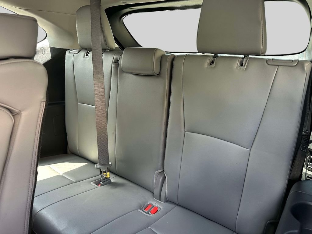Used 2024 Silver Toyota XLE image 17