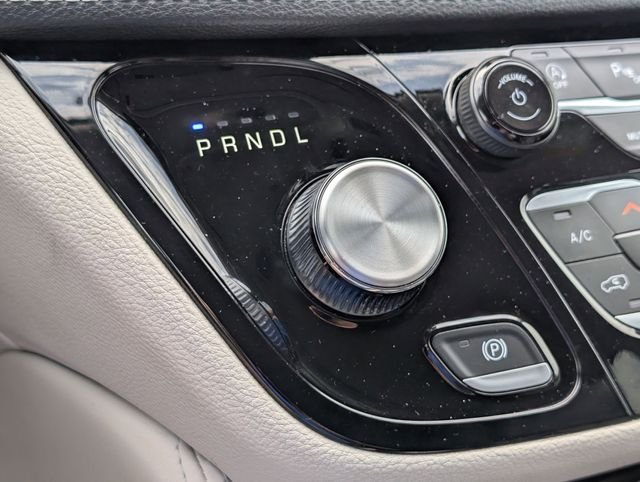 Used 2023 White Chrysler Limited image 13