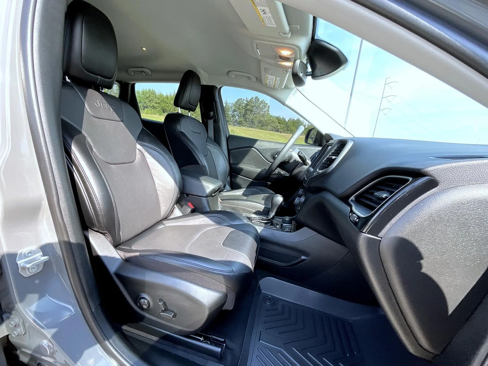 Used 2023 Gray Jeep Altitude image 16