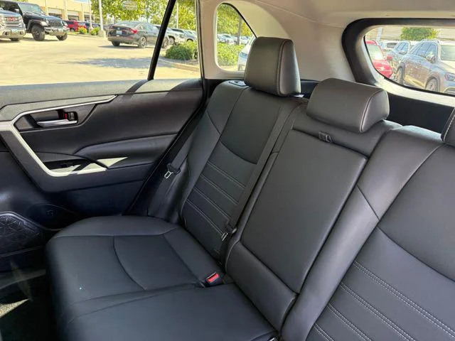 Certified Used 2022 SILVER SKY METALLIC Toyota XLE Premium image 32