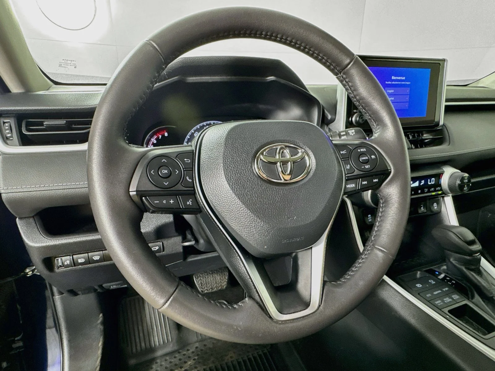 Certified Used 2024  Toyota XLE image 11