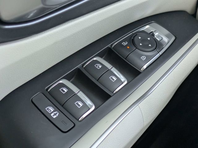 2025 Kia Sorento S - Photo 26