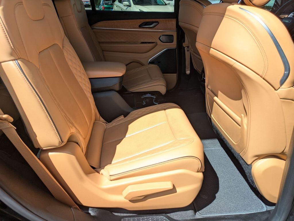 Used 2022 Black Jeep Summit image 22