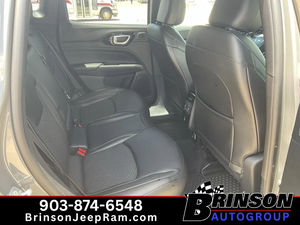 Used 2023 Grey Jeep Altitude image 21