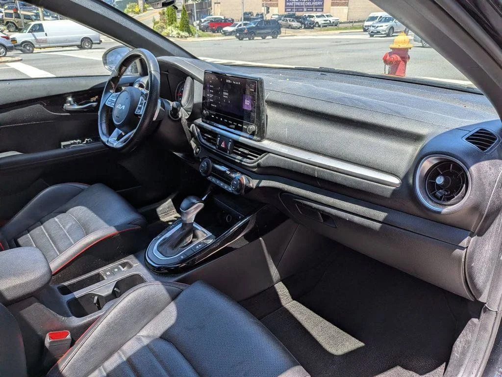 Used 2023 Black Kia GT image 27