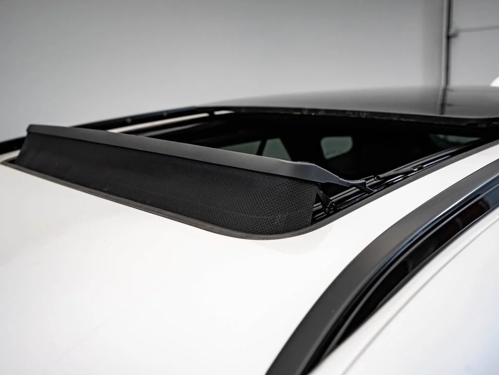 Used 2025 Snowfall Pearl Honda Touring image 14