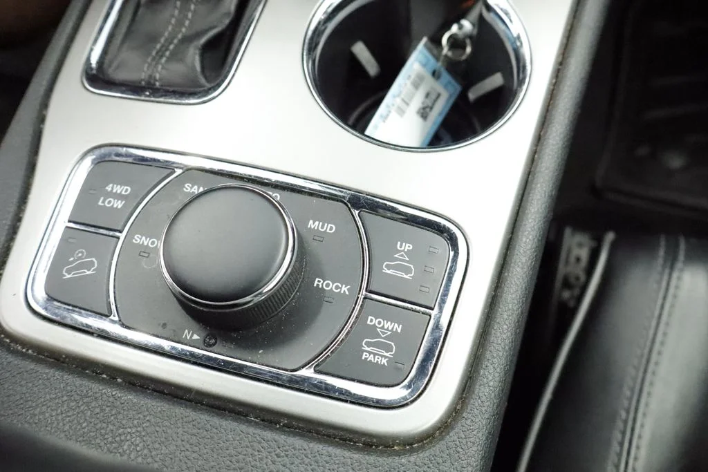 Certified Used 2020 White Jeep Overland image 35