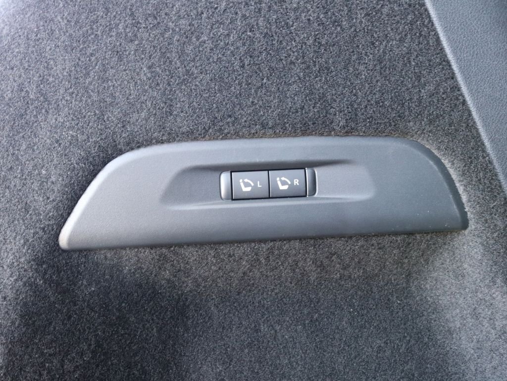 New 2027 2T RAD WHT INFINITI Autograph AWD image 36