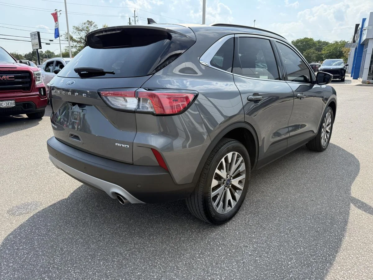 Used 2022 Grey Ford Titanium Awd image 5