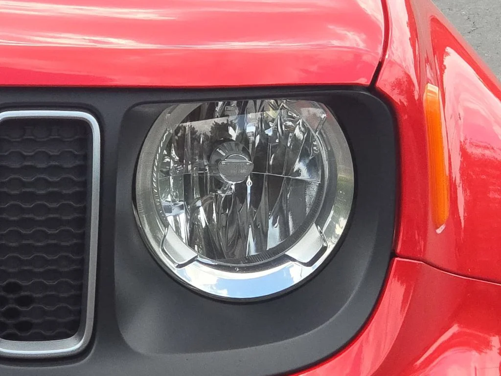 Used 2023 Red Jeep Latitude image 16