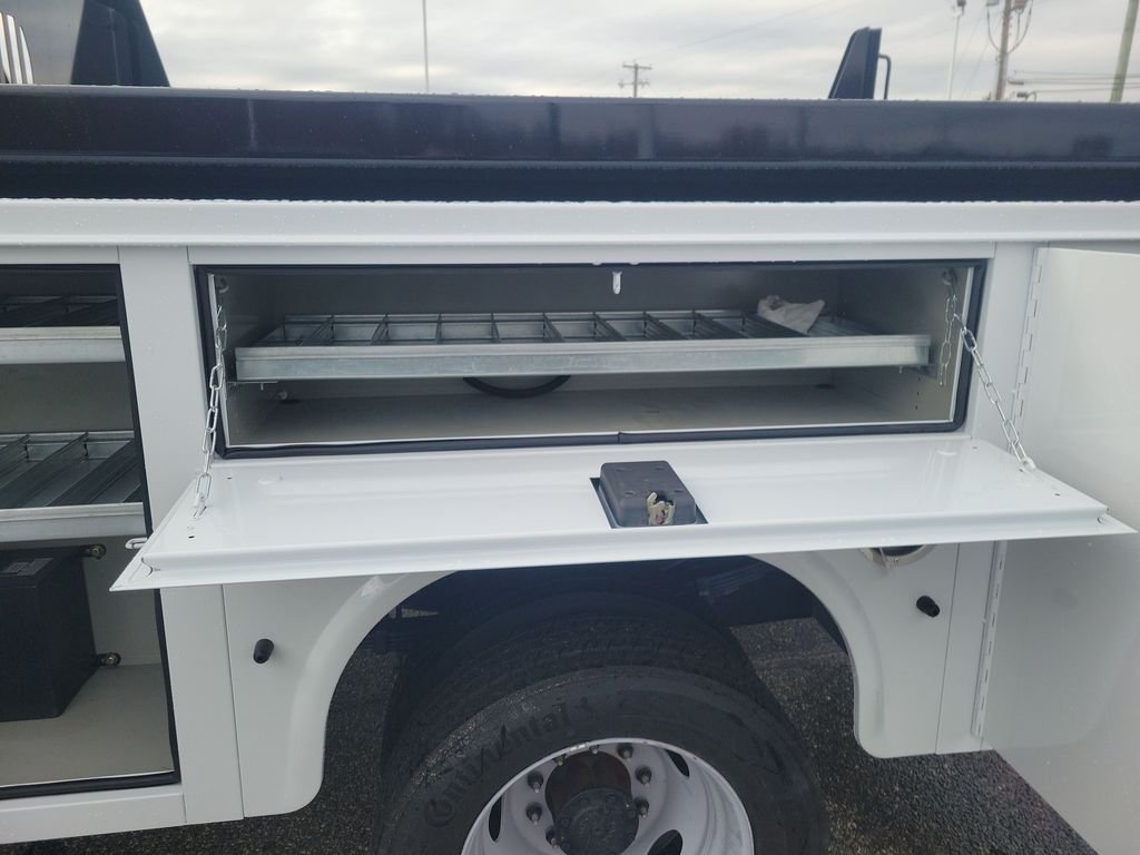 2024 Ford F-450 Super Duty Chassis Cab XL - Photo 8