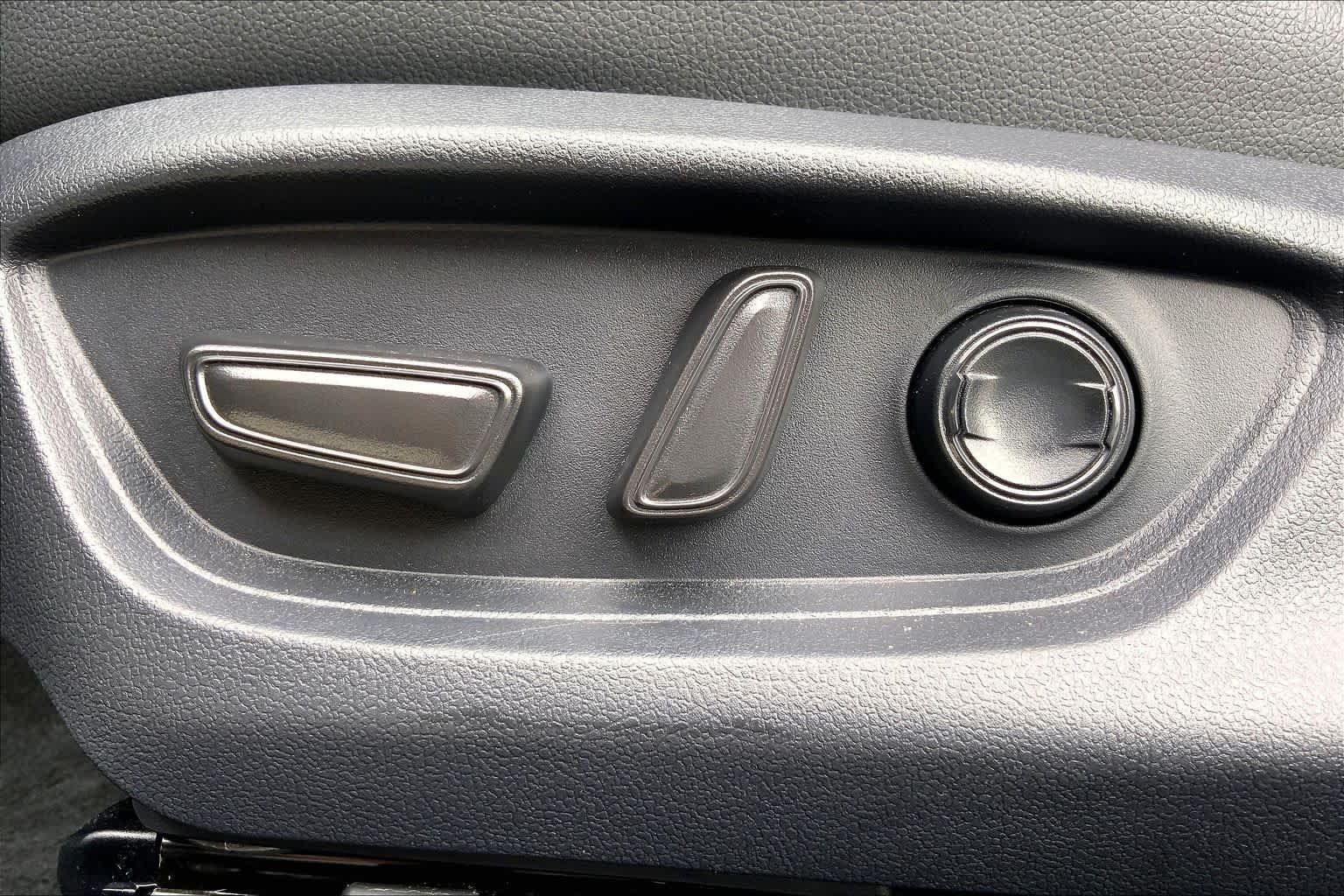 Used 2026 Wind Chill Pearl Toyota XSE image 34