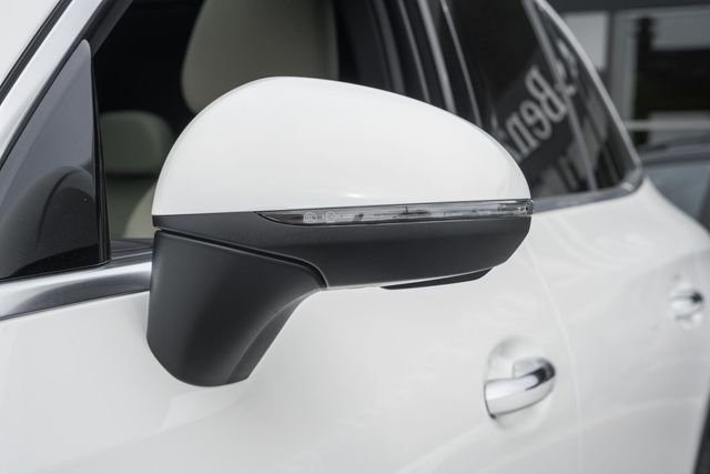 New 2026 Polar White Mercedes-Benz GLC 300 image 16