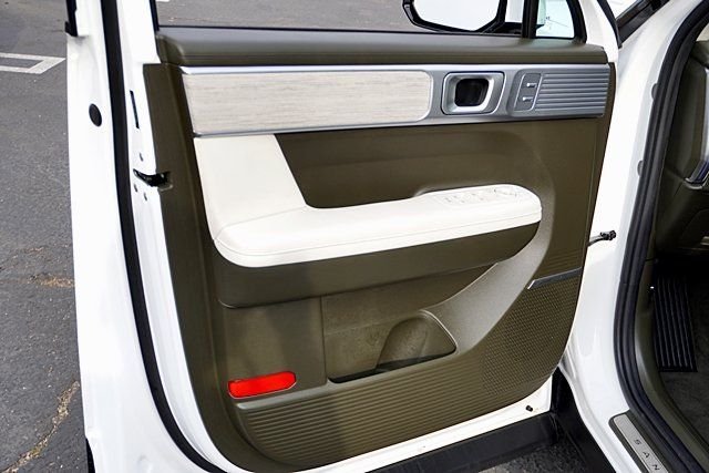 Used 2025 White Hyundai Calligraphy image 29