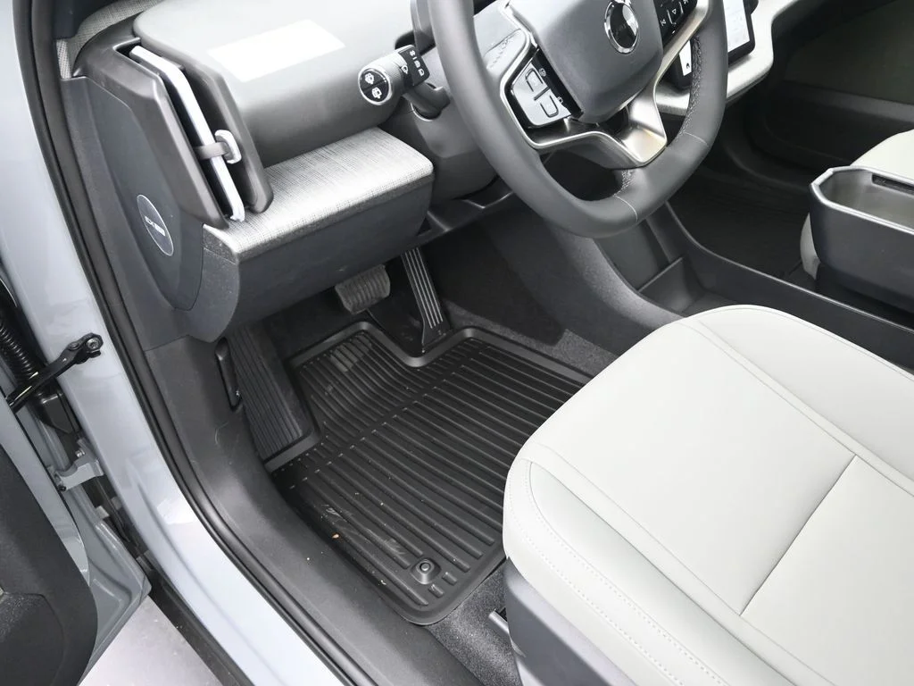 New 2026 Vapour Grey Volvo Twin Motor Performance Plus image 9