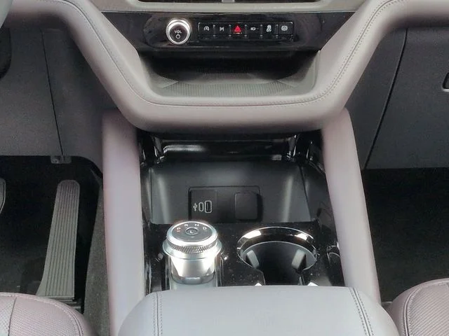 New 2026 Star White Metallic Tri-Coat Ford Platinum™ image 19
