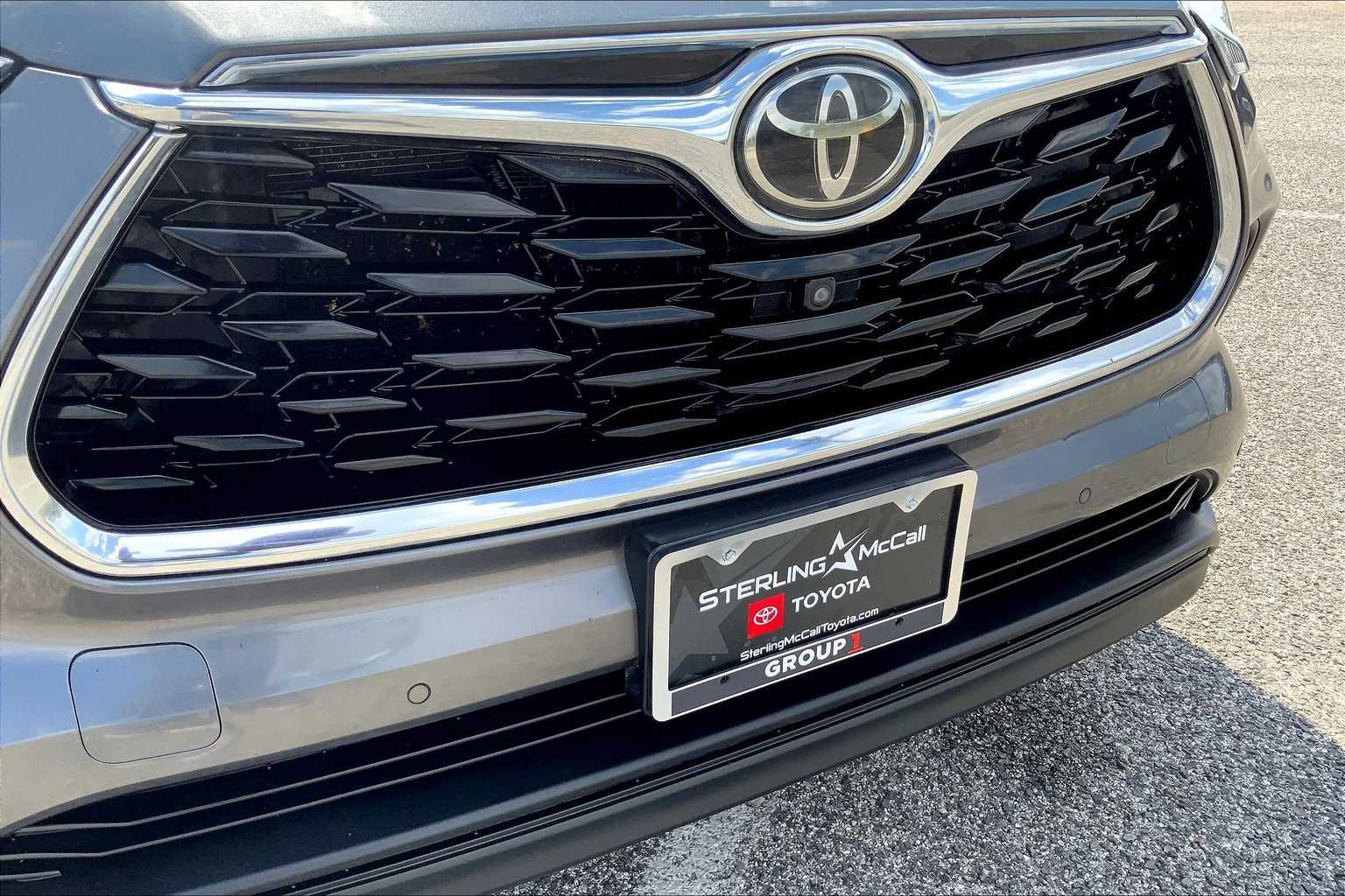 Used 2020 Magnetic Gray Metallic Toyota Limited image 29