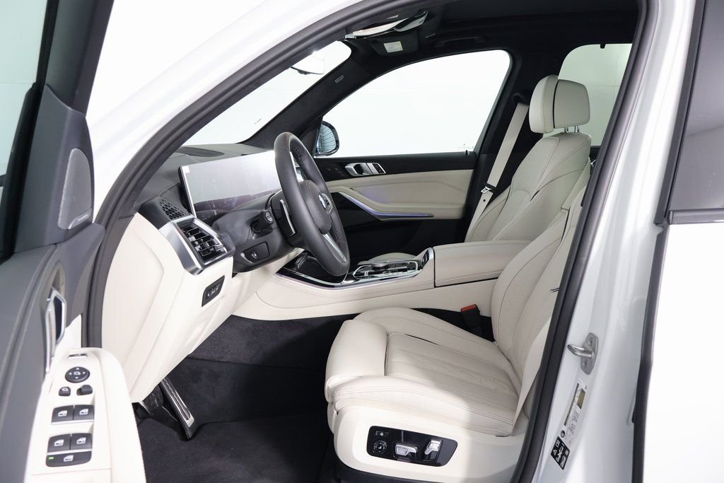 New 2026 Mineral White Metallic BMW xDrive40i image 5