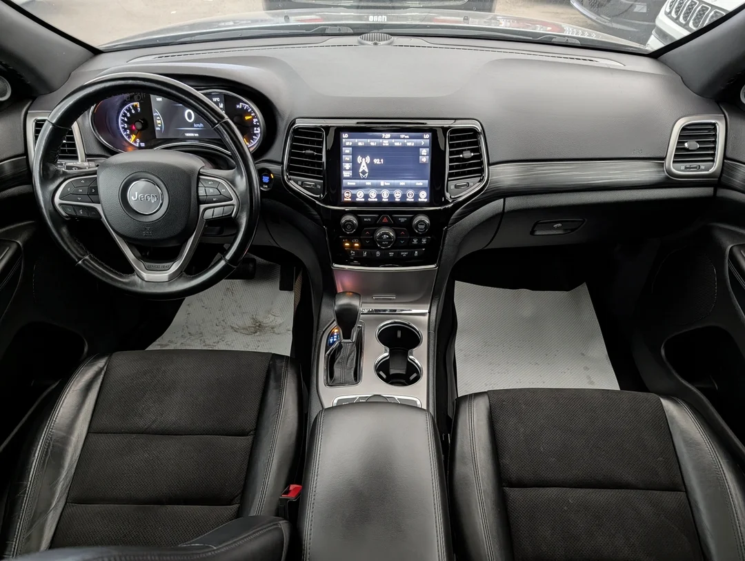 Used 2020 Black Jeep Altitude - - 4x4 - Leather Seats - Power Sunroof - Navigation & More! image 27