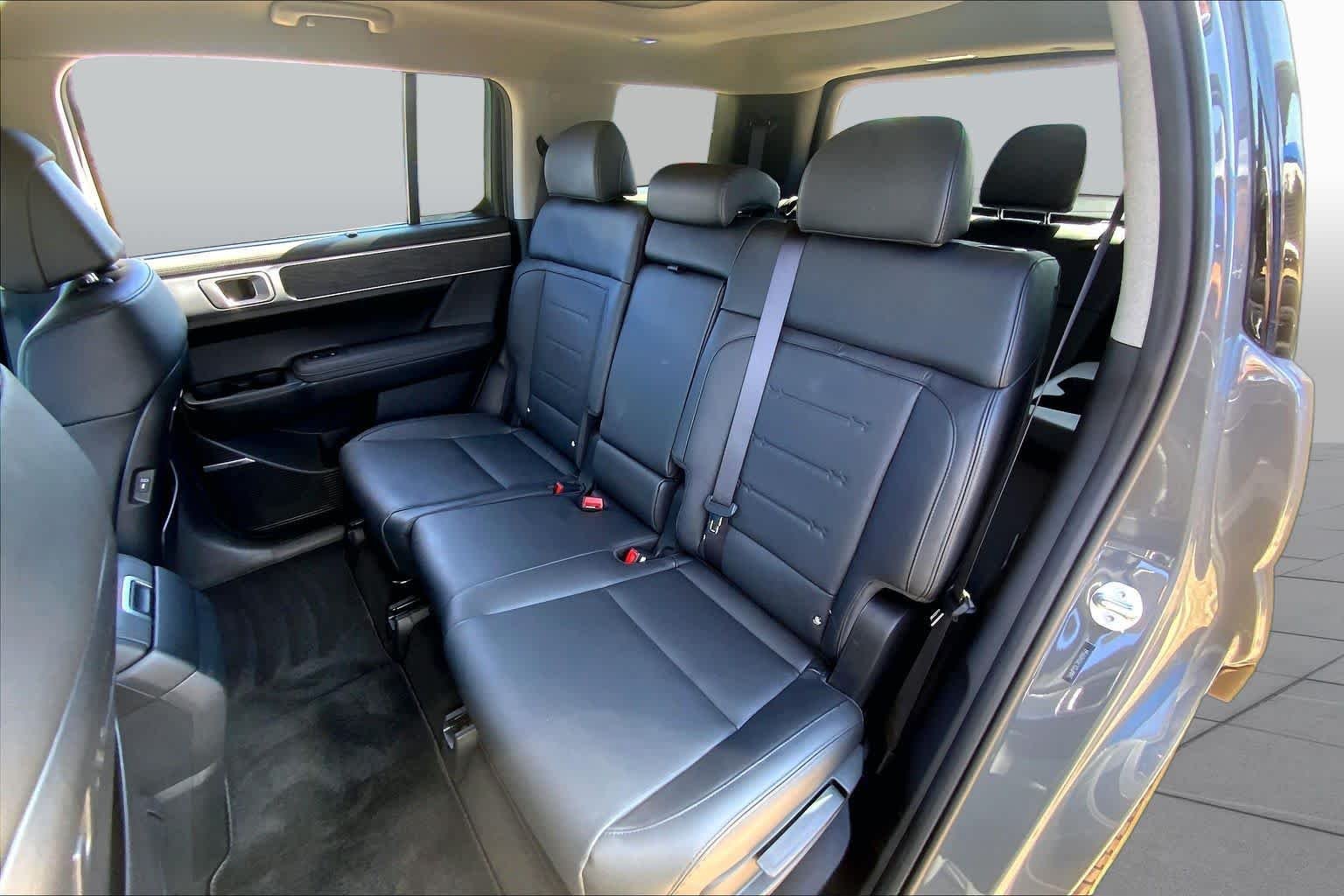 Used 2025 Hampton Gray Hyundai Limited image 21