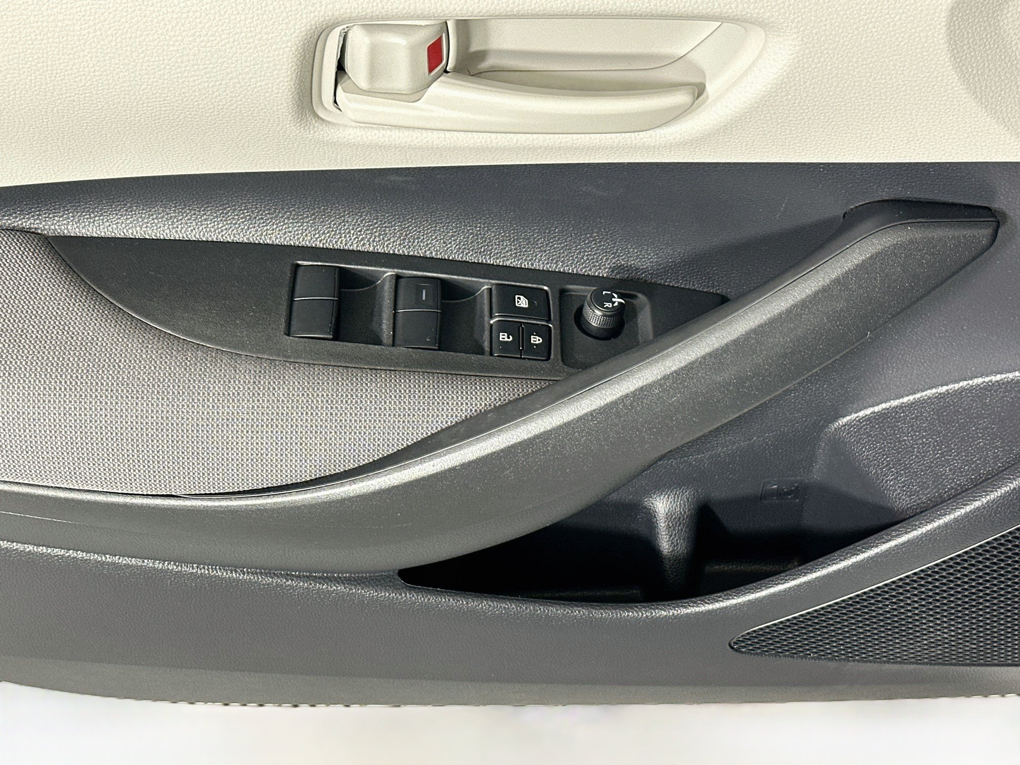 Certified Used 2025 Ice Toyota LE image 14