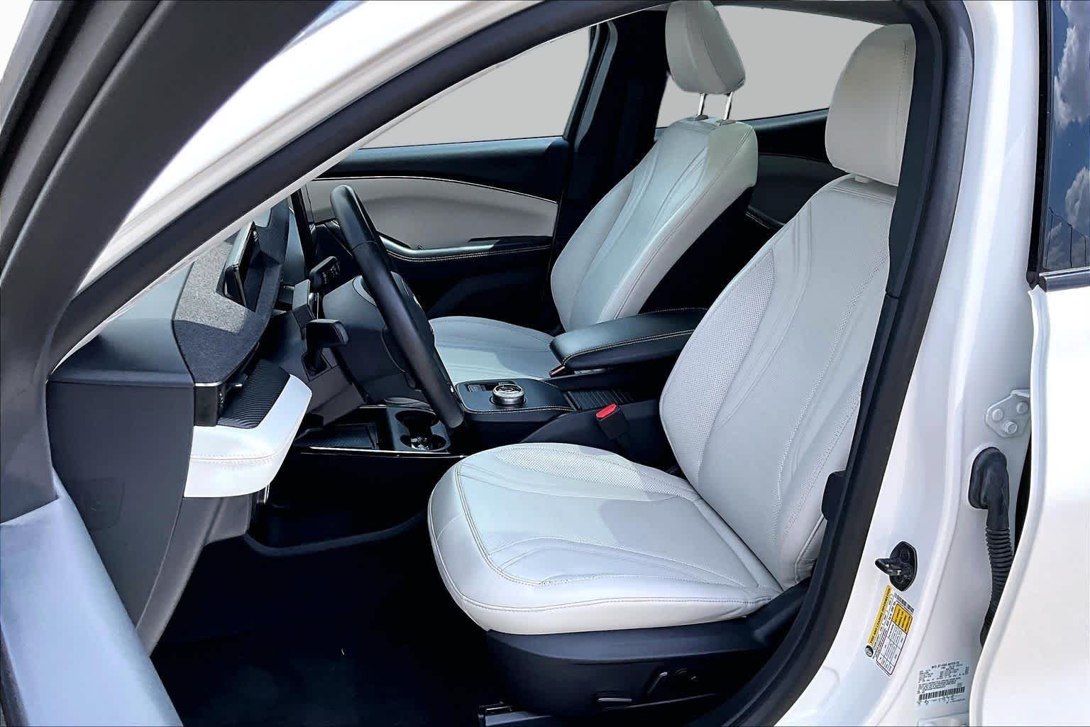 Used 2023 Star White Ford Premium image 7