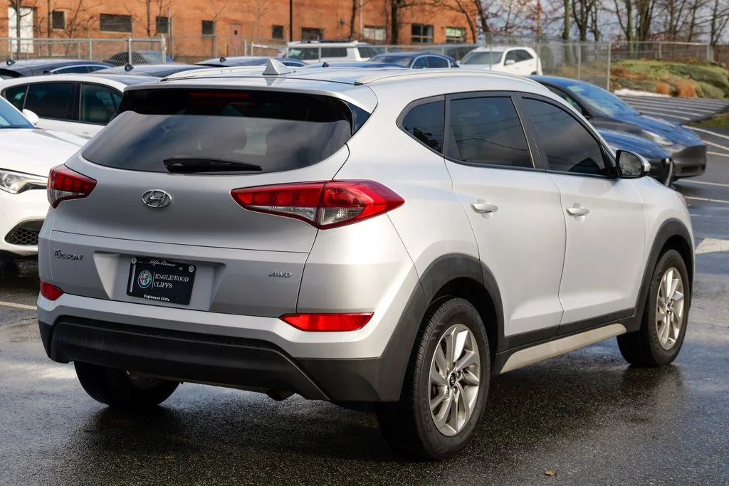 Used 2018 Molten Silver Hyundai SEL image 7
