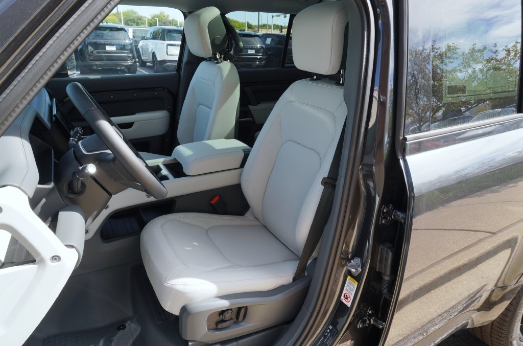 New 2026 Carpathian Grey Land Rover X-Dynamic SE image 13