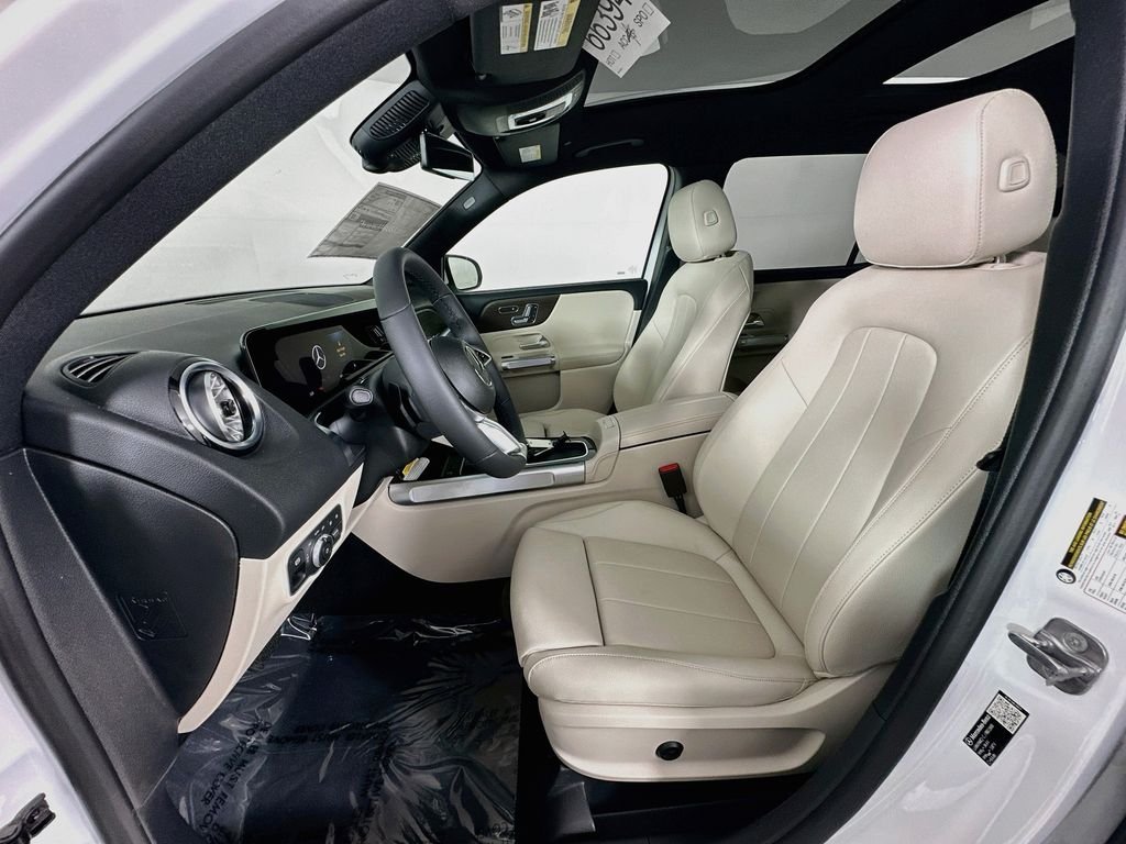 New 2026 Polar White Mercedes-Benz GLB 250 image 20